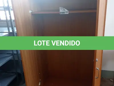 LOTE 098 - 01- ARMÁRIO EM MADEIRA 02-PORTAS (NO ESTADO)