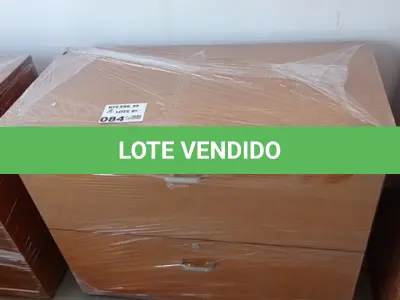 LOTE 084 - 01- ARMÁRIO EM MADEIRA (NO ESTADO)