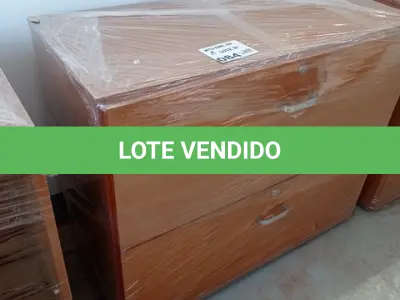 LOTE 084 - 01- ARMÁRIO EM MADEIRA (NO ESTADO)