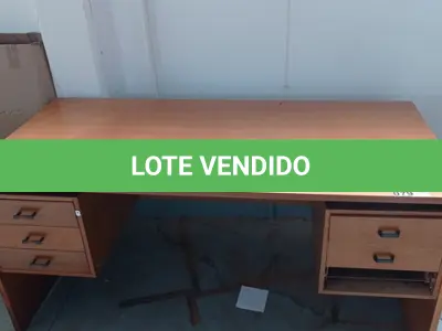 LOTE 079 - 01 MESA PARA ESCRITÓRIO C/ GAVETAS (NO ESTADO)
