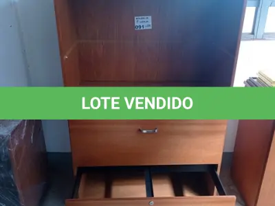 LOTE 091 - 01-ARMÁRIO EM MADEIRA C/GAVETAS (NO ESTADO)