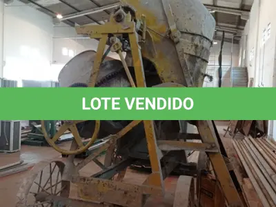 LOTE 062 - 01-BETONEIRA INDUSTRIAL C/ MOTOR (NO ESTADO)