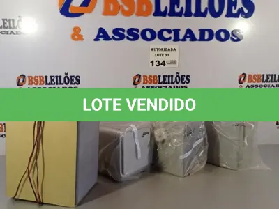 LOTE 134 - 04 CAIXAS DE SOM. (NO ESTADO, NÃO SABEMOS SE FUNCIONA. LEILÃO NÃO TEM GARANTIA E NEM DEVOLUÇÃO).