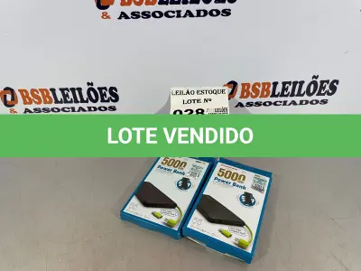 LOTE 028 - 02 POWERBANKS NA COR PRETA (NO ESTADO, NÃO SABEMOS SE FUNCIONA. LEILÃO NÃO TEM GARANTIA E NEM DEVOLUÇÃO)
