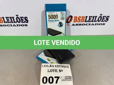 LOTE 007 - 02 POWERBANKS NA COR PRETA (NO ESTADO, NÃO SABEMOS SE FUNCIONA. LEILÃO NÃO TEM GARANTIA E NEM DEVOLUÇÃO)
