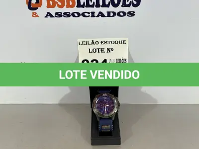 LOTE 024 - 01 RELÓGIO AZUL COM PULSEIRA EMBORRACHADA NA COR PRETA (NO ESTADO, NÃO SABEMOS SE FUNCIONA. LEILÃO NÃO TEM GARANTIA E NEM DEVOLUÇÃO)