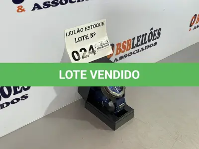 LOTE 024 - 01 RELÓGIO AZUL COM PULSEIRA EMBORRACHADA NA COR PRETA (NO ESTADO, NÃO SABEMOS SE FUNCIONA. LEILÃO NÃO TEM GARANTIA E NEM DEVOLUÇÃO)