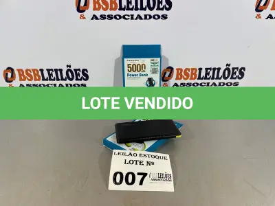 LOTE 007 - 02 POWERBANKS NA COR PRETA (NO ESTADO, NÃO SABEMOS SE FUNCIONA. LEILÃO NÃO TEM GARANTIA E NEM DEVOLUÇÃO)