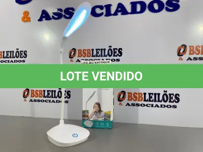 LOTE 066 - 01 LAMPADA DE MESA LED COM BATERIA INCLUSA (NO ESTADO, NÃO SABEMOS SE FUNCIONA. LEILÃO NÃO TEM GARANTIA E NEM DEVOLUÇÃO)