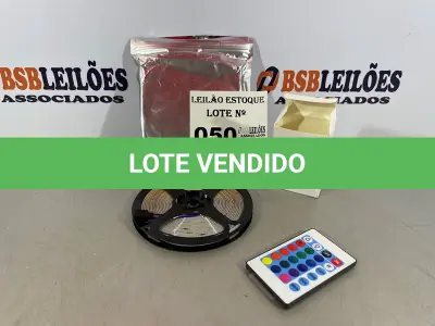 LOTE 050 - 01 FITA LED MULTICOLOR COM 5 METROS (NO ESTADO, NÃO SABEMOS SE FUNCIONA. LEILÃO NÃO TEM GARANTIA E NEM DEVOLUÇÃO)