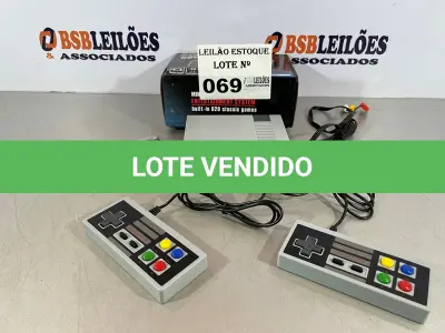 LOTE 069 - 01 VIDEOGAME VINTAGE NINTENDO COM MAIS DE 600 JOGOS EMBUTIDOS (NO ESTADO, NÃO SABEMOS SE FUNCIONA. LEILÃO NÃO TEM GARANTIA E NEM DEVOLUÇÃO)