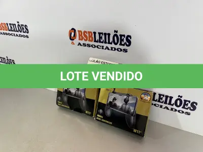 LOTE 034 - 02 SUPORTES DE CELULAR PARA JOGOS ONLINE (NO ESTADO, NÃO SABEMOS SE FUNCIONA. LEILÃO NÃO TEM GARANTIA E NEM DEVOLUÇÃO)