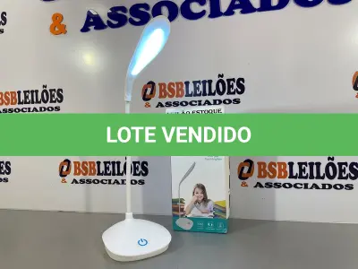 LOTE 036 - 01 LAMPADA DE MESA LED COM BATERIA INCLUSA (NO ESTADO, NÃO SABEMOS SE FUNCIONA. LEILÃO NÃO TEM GARANTIA E NEM DEVOLUÇÃO)