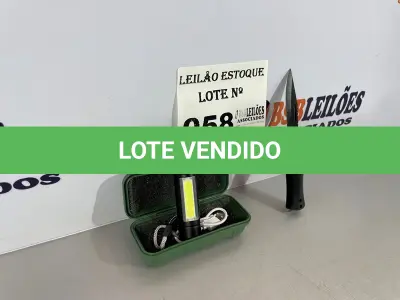 LOTE 058 - 01 KIT LANTERNA MILITAR + CANIVETE (NO ESTADO, NÃO SABEMOS SE FUNCIONA. LEILÃO NÃO TEM GARANTIA E NEM DEVOLUÇÃO)
