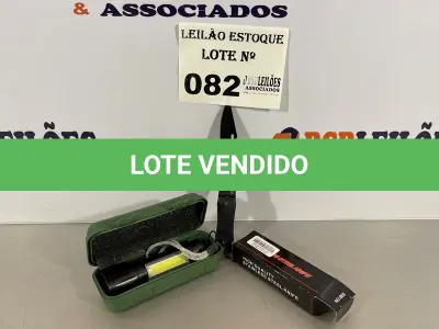LOTE 082 - 01 KIT LANTERNA MILITAR TÁTICA + CANIVETE (NO ESTADO, NÃO SABEMOS SE FUNCIONA. LEILÃO NÃO TEM GARANTIA E NEM DEVOLUÇÃO)