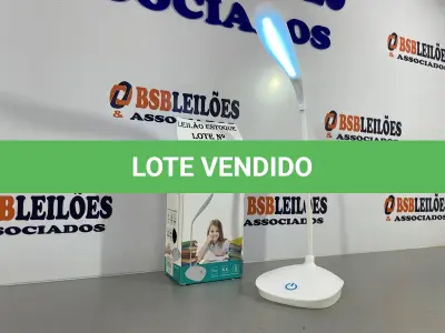 LOTE 066 - 01 LAMPADA DE MESA LED COM BATERIA INCLUSA (NO ESTADO, NÃO SABEMOS SE FUNCIONA. LEILÃO NÃO TEM GARANTIA E NEM DEVOLUÇÃO)