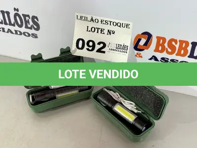 LOTE 092 - 01 KIT LANTERNA MILITAR TÁTICA. (NO ESTADO, NÃO SABEMOS SE FUNCIONA. LEILÃO NÃO TEM GARANTIA E NEM DEVOLUÇÃO)