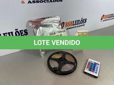 LOTE 050 - 01 FITA LED MULTICOLOR COM 5 METROS (NO ESTADO, NÃO SABEMOS SE FUNCIONA. LEILÃO NÃO TEM GARANTIA E NEM DEVOLUÇÃO)