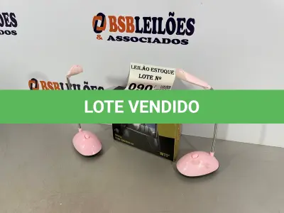 LOTE 090 - 01 KIT GAMER + 02 LÂMPADAS DE MESA (NO ESTADO, NÃO SABEMOS SE FUNCIONA. LEILÃO NÃO TEM GARANTIA E NEM DEVOLUÇÃO)