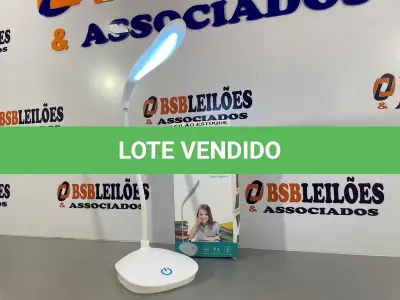 LOTE 046 - 01 LAMPADA DE MESA LED COM BATERIA INCLUSA (NO ESTADO, NÃO SABEMOS SE FUNCIONA. LEILÃO NÃO TEM GARANTIA E NEM DEVOLUÇÃO)
