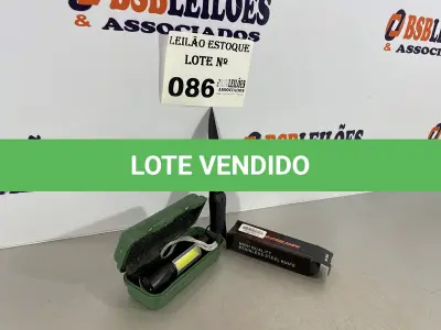 LOTE 086 - 01 KIT LANTERNA TÁTICA MILITAR + CANIVETE SEMI AUTOMÁTICO (NO ESTADO, NÃO SABEMOS SE FUNCIONA. LEILÃO NÃO TEM GARANTIA E NEM DEVOLUÇÃO)