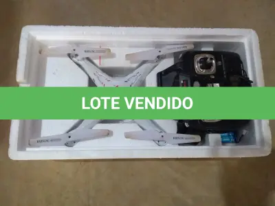 LOTE 018 - 01 (UM) DRONE COM CONTROLE REMOTO MOD.X5C, 03 (TRÊS) LANTERNAS DE LED RECARREGÁVEL E 01 (UM) CAMPING LANTERNA. (NO ESTADO)