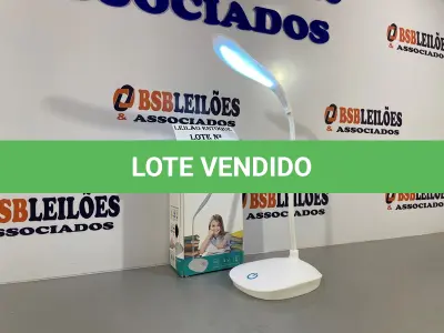 LOTE 046 - 01 LAMPADA DE MESA LED COM BATERIA INCLUSA (NO ESTADO, NÃO SABEMOS SE FUNCIONA. LEILÃO NÃO TEM GARANTIA E NEM DEVOLUÇÃO)
