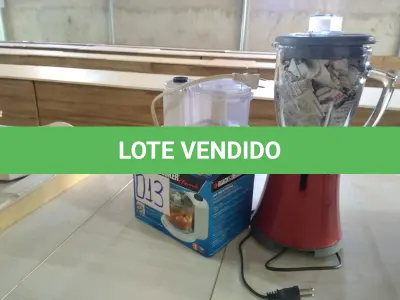 LOTE 013 - 01 (UM) LIQUIDIFICADOR COM COPO EM VIDRO, MARCA OESTE, NA COR VERMELHA E 01 (UM) MINIPROCESSADOR, MARCA BLACK & DECKER. (NO ESTADO)