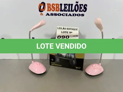 LOTE 090 - 01 KIT GAMER + 02 LÂMPADAS DE MESA (NO ESTADO, NÃO SABEMOS SE FUNCIONA. LEILÃO NÃO TEM GARANTIA E NEM DEVOLUÇÃO)