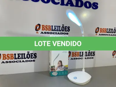 LOTE 036 - 01 LAMPADA DE MESA LED COM BATERIA INCLUSA (NO ESTADO, NÃO SABEMOS SE FUNCIONA. LEILÃO NÃO TEM GARANTIA E NEM DEVOLUÇÃO)