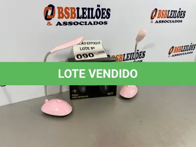 LOTE 090 - 01 KIT GAMER + 02 LÂMPADAS DE MESA (NO ESTADO, NÃO SABEMOS SE FUNCIONA. LEILÃO NÃO TEM GARANTIA E NEM DEVOLUÇÃO)