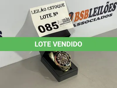 LOTE 085 - 01 RELÓGIO DOURADO COM PRETO (NO ESTADO, NÃO SABEMOS SE FUNCIONA. LEILÃO NÃO TEM GARANTIA E NEM DEVOLUÇÃO)