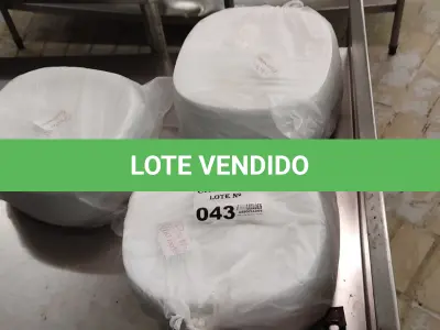 LOTE 043 - GRANDE QUANTIDADE DE PRATOS COM PEQUENOS LASCADOS. (NO ESTADO QUE SE ENCONTRA. LEILÃO NÃO TEM GARANTIA E NEM DEVOLUÇÃO).