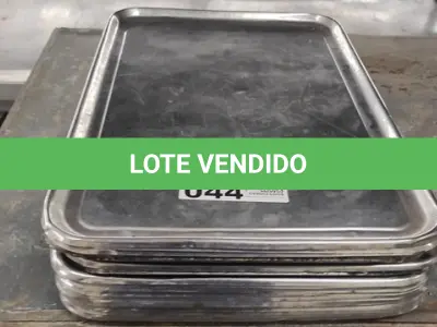 LOTE 044 - 20 BANDEJAS DE INOX.(NO ESTADO QUE SE ENCONTRA. LEILÃO NÃO TEM GARANTIA E NEM DEVOLUÇÃO).