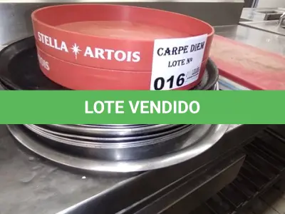 LOTE 016 - 01 LOTE COM DIVERSAS BANDEJAS, SENDO 04 DE PLÁSTICO, DEMAIS DE INOX E 04 TÁBUAS DE POLIETILENO PARA CORTAR ALIMENTOS.(NO ESTADO DE CONSERVAÇÃO QUE SE ENCONTRAM. LEILÃO NÃO TEM GARANTIA E NEM DEVOLUÇÃO).