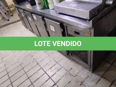 LOTE 030 - 01 BALCÃO REFRIGERADO COM 05 PORTAS EM INOX. (NO ESTADO, NÃO SABEMOS SE FUNCIONA. LEILÃO NÃO TEM GARANTIA E NEM DEVOLUÇÃO).