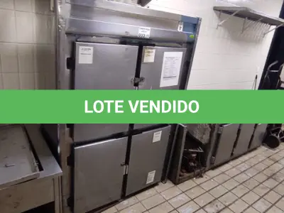 LOTE 033 - 01 GELADEIRA INDUSTRIAL COM 04 PORTAS EM INOX. (NO ESTADO, NÃO SABEMOS SE FUNCIONA. LEILÃO NÃO TEM GARANTIA E NEM DEVOLUÇÃO).