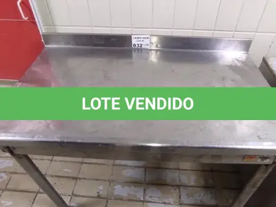 LOTE 032 - 01 BANCADA PEQUENA EM INOX. (NO ESTADO, NÃO SABEMOS SE FUNCIONA. LEILÃO NÃO TEM GARANTIA E NEM DEVOLUÇÃO).