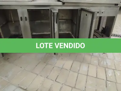 LOTE 004 - 01 BALCÃO REFRIGERADOR COM 03 PORTAS EM INOX, MARCA SERVINOX.(NO ESTADO DE CONSERVAÇÃO QUE SE ENCONTRA. LEILÃO NÃO TEM GARANTIA E NEM DEVOLUÇÃO).