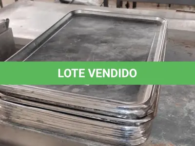 LOTE 044 - 20 BANDEJAS DE INOX.(NO ESTADO QUE SE ENCONTRA. LEILÃO NÃO TEM GARANTIA E NEM DEVOLUÇÃO).