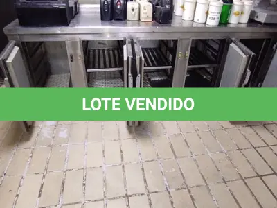 LOTE 030 - 01 BALCÃO REFRIGERADO COM 05 PORTAS EM INOX. (NO ESTADO, NÃO SABEMOS SE FUNCIONA. LEILÃO NÃO TEM GARANTIA E NEM DEVOLUÇÃO).
