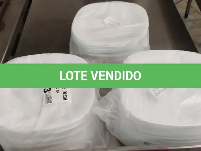 LOTE 043 - GRANDE QUANTIDADE DE PRATOS COM PEQUENOS LASCADOS. (NO ESTADO QUE SE ENCONTRA. LEILÃO NÃO TEM GARANTIA E NEM DEVOLUÇÃO).