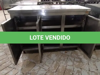 LOTE 024 - 01 ARMÁRIO COM 03 PORTAS E 03 PRATELEIRAS, EM INOX. (NO ESTADO DE CONSERVAÇÃO QUE SE ENCONTRA. LEILÃO NÃO TEM GARANTIA E NEM DEVOLUÇÃO).
