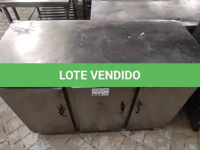 LOTE 024 - 01 ARMÁRIO COM 03 PORTAS E 03 PRATELEIRAS, EM INOX. (NO ESTADO DE CONSERVAÇÃO QUE SE ENCONTRA. LEILÃO NÃO TEM GARANTIA E NEM DEVOLUÇÃO).