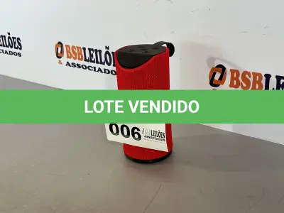 LOTE 006 - 01 CAIXA DE SOM VERMELHA NOVA (NO ESTADO, NÃO SABEMOS SE FUNCIONA. LEILÃO NÃO TEM GARANTIA E NEM DEVOLUÇÃO)