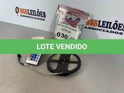LOTE 030 - 01 FITA DE LED 5 METROS COM CONTROLE DE ILUMINACAO (NO ESTADO, NÃO SABEMOS SE FUNCIONA. LEILÃO NÃO TEM GARANTIA E NEM DEVOLUÇÃO)