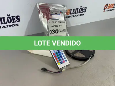 LOTE 030 - 01 FITA DE LED 5 METROS COM CONTROLE DE ILUMINACAO (NO ESTADO, NÃO SABEMOS SE FUNCIONA. LEILÃO NÃO TEM GARANTIA E NEM DEVOLUÇÃO)