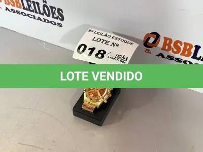 LOTE 018 - 01 RELÓGIO DOURADO (NO ESTADO, NÃO SABEMOS SE FUNCIONA. LEILÃO NÃO TEM GARANTIA E NEM DEVOLUÇÃO)