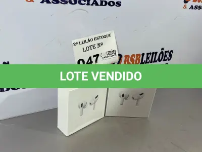 LOTE 047 - 02 FONES DE OUVIDO BLUETOOTH WIRELESS (NO ESTADO, NÃO SABEMOS SE FUNCIONA. LEILÃO NÃO TEM GARANTIA E NEM DEVOLUÇÃO)