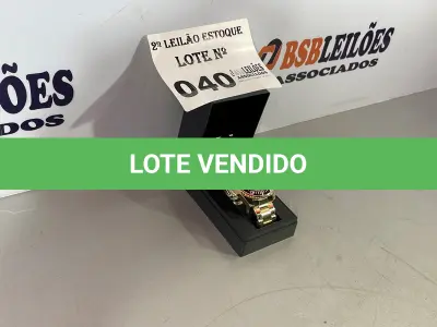 LOTE 040 - 01 RELÓGIO PRETO COM DOURADO (NO ESTADO, NÃO SABEMOS SE FUNCIONA. LEILÃO NÃO TEM GARANTIA E NEM DEVOLUÇÃO)